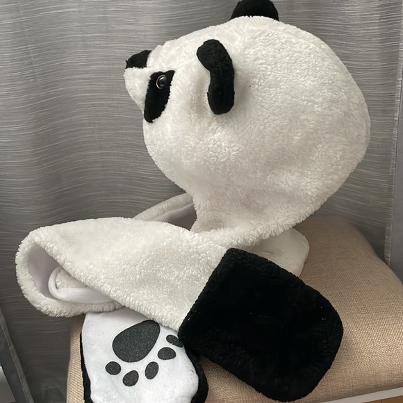 Panda-Themed Black and White Hat - Picture 6 of 9